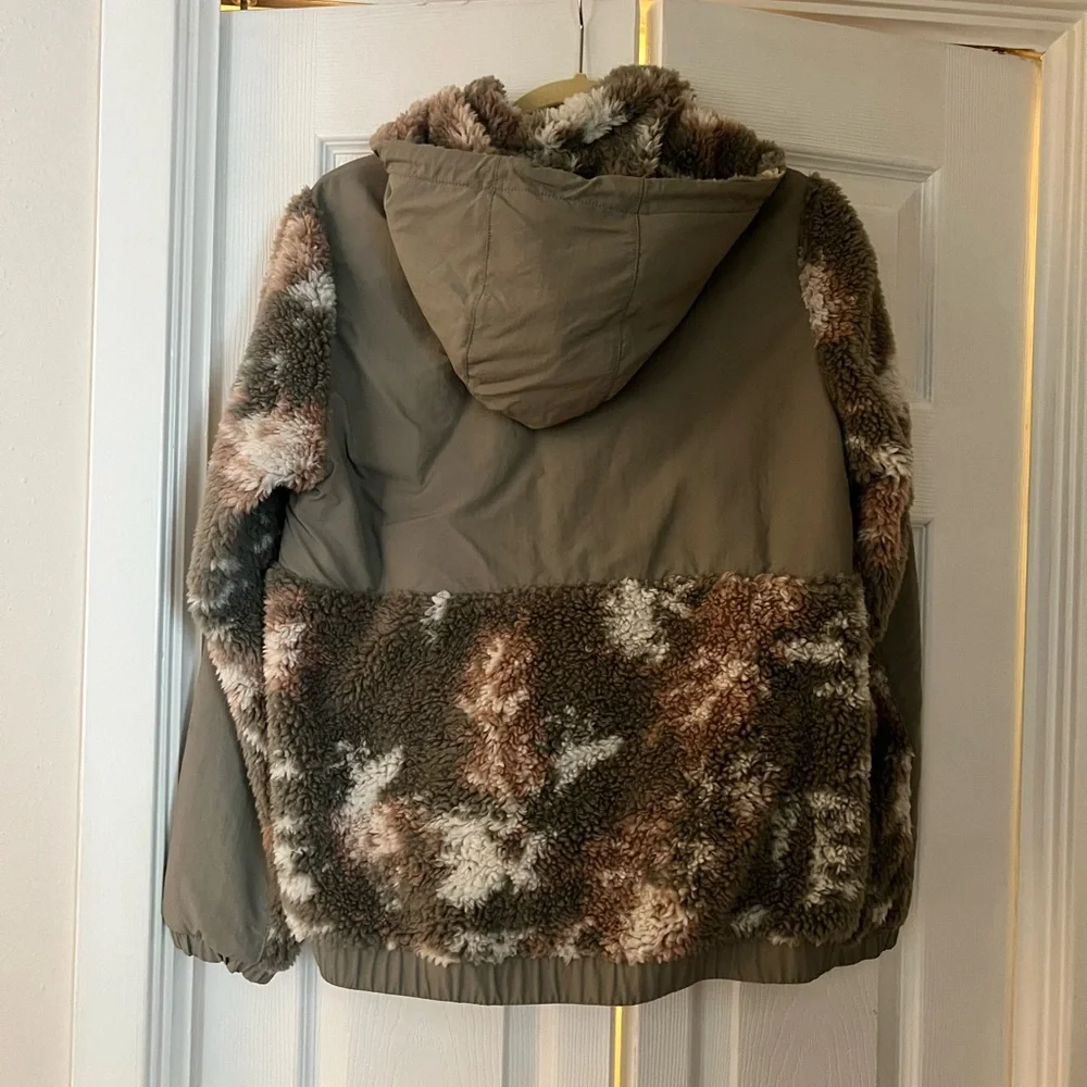 Patagonia Women’s Shelled Retro-X Pullover - Picture 2 of 2